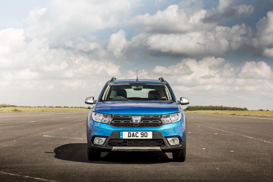  Dacia Logan MCV Stepway 2017 года  (UK) (фото 10 из 40)